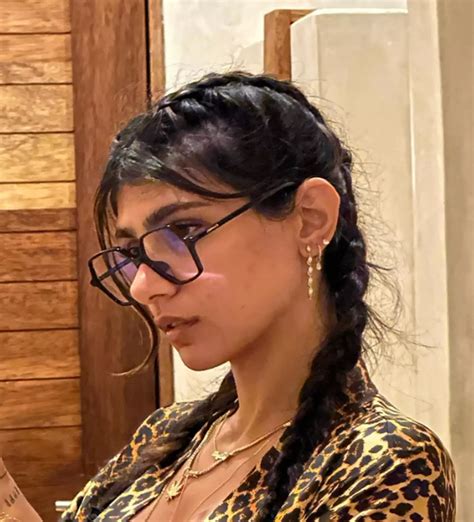 Mia Khalifa admits she scams her OnlyFans subscribers